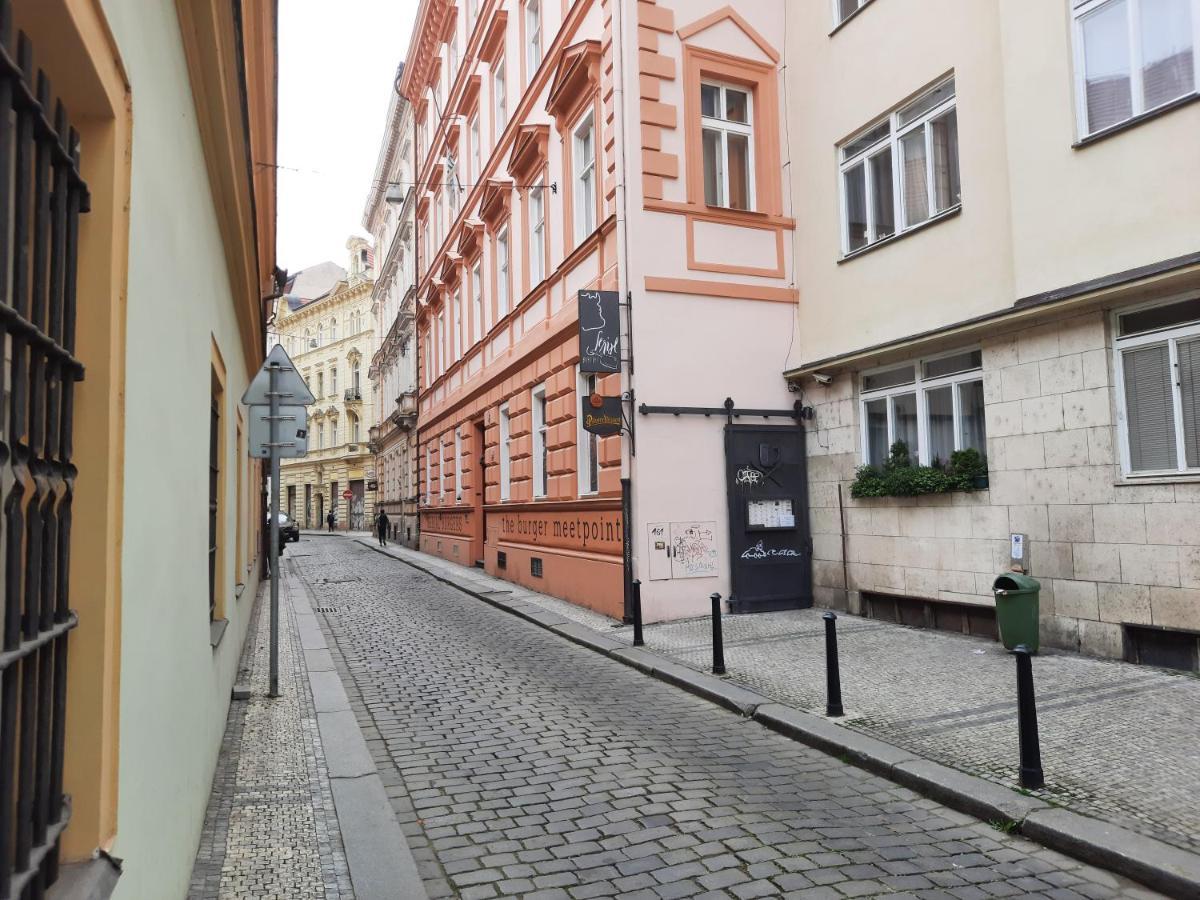 Downtown Prague Minimalistic Room In Flatshare Exterior photo