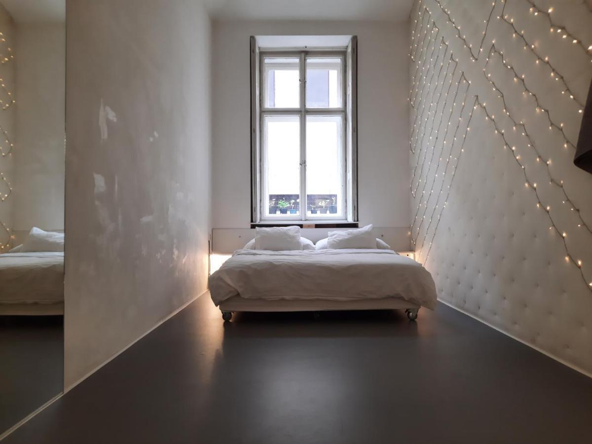 Downtown Prague Minimalistic Room In Flatshare Exterior photo