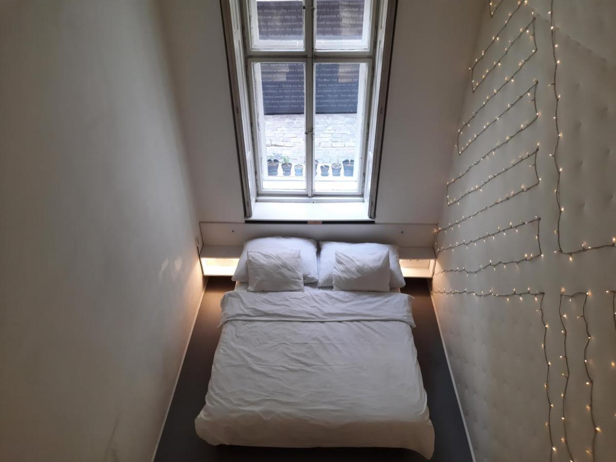 Downtown Prague Minimalistic Room In Flatshare Exterior photo